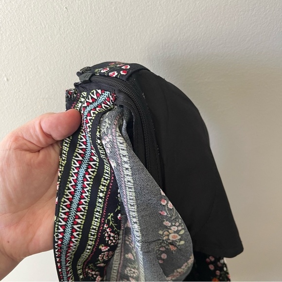 Loft Black Floral Ruffle Hem Side Zip Shorts 0 - Picture 8 of 9